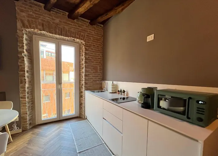 Center - 5 Min From Station *